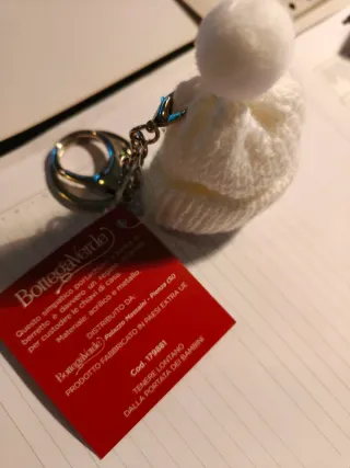 Portachiavi berretto invernale con pon pon