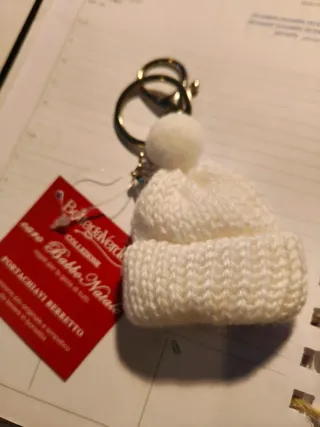 Portachiavi berretto invernale con pon pon