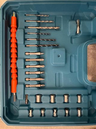 Avvitatore e Trapano con accessori