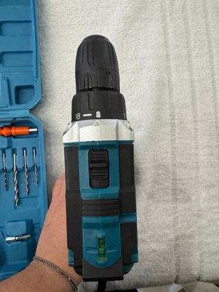 Avvitatore e Trapano con accessori