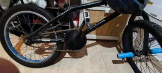 Bicicleta BMX negra