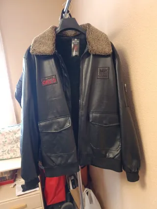 Chaqueta bomber negra hombre