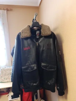 Chaqueta bomber negra hombre