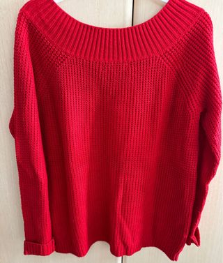 Jersey rojo cuello redondo botones talla S