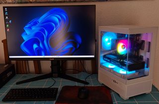 PC Gaming Xeon RX570 32GB ARGB Blanco W11 PC-221