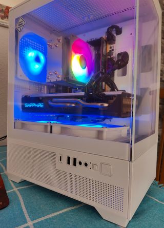 PC Gaming Xeon RX570 32GB ARGB Blanco W11 PC-221