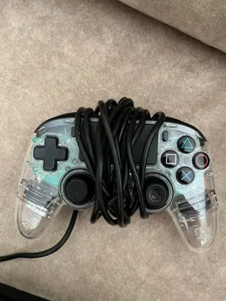 PS4 Pro 1TB + Volante y 2 Mandos