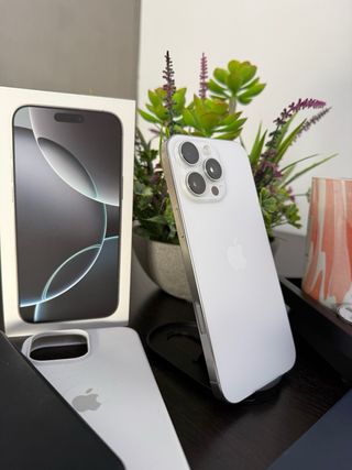 iPhone 16 Pro Max - Blanco de 256gb.