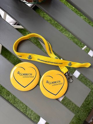 Lote Coleccionismo Correos: Llavero y Chapas