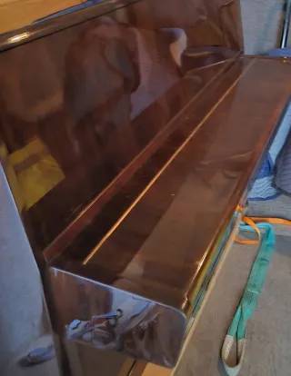 Piano vertical PETROF