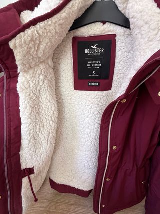 Abrigo Hollister con borrego