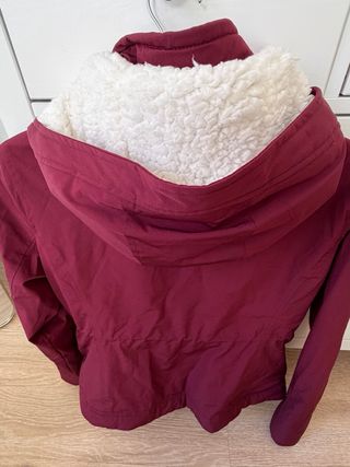 Abrigo Hollister con borrego