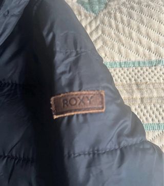 Chaqueta Roxy negra con capucha