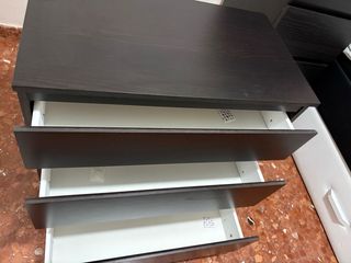 Cajonera marrón de madera