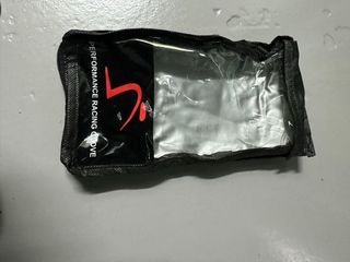 Casco, máscara y guantes de moto montaña