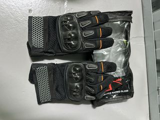 Casco, máscara y guantes de moto montaña