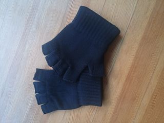 Guantes sin dedos negros