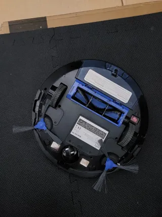 Robot Aspirador Eufy con Base y Mando