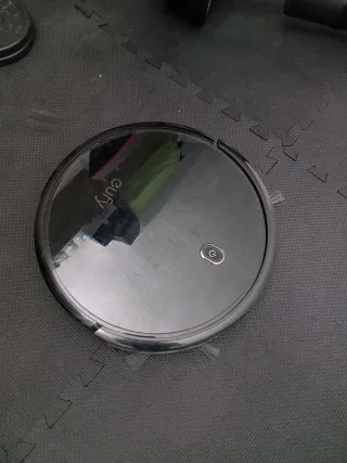 Robot Aspirador Eufy con Base y Mando