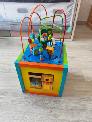 Cubo de actividades infantil