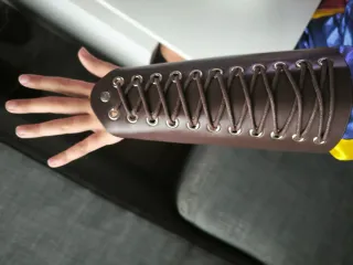 Brazalete y cinturon ancho de disfraz Vikinga/o