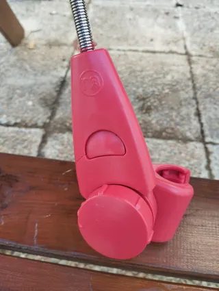 Sombrilla roja plegable