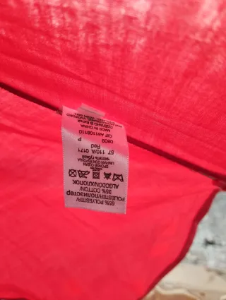 Sombrilla roja plegable