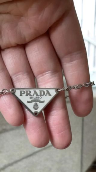 Collana Prada triangolare argento e bianco