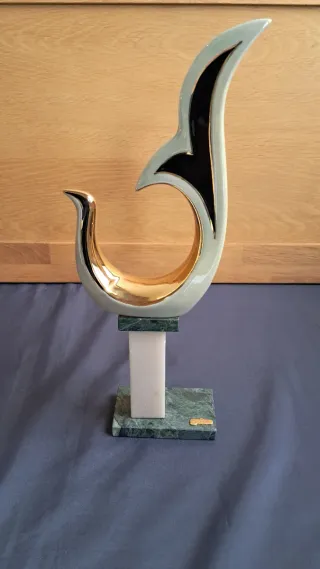 Escultura Galos porcelana Oro y Platino