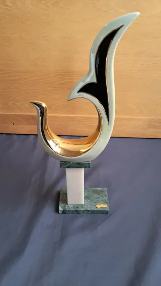 Escultura Galos porcelana Oro y Platino