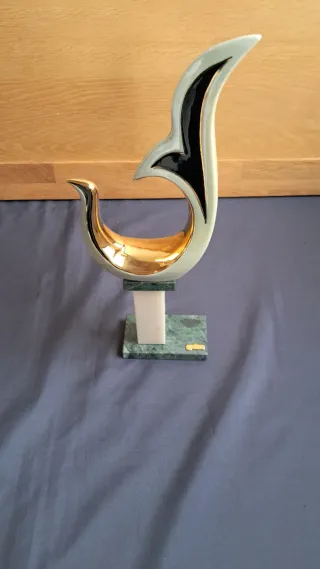 Escultura Galos porcelana Oro y Platino