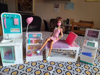 Clinica Barbie con bambola e accessori