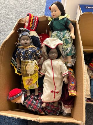 Bambole in ceramica multiculturali