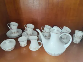 Juego de té Bidasoa porcelana filo de oro.