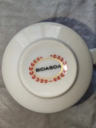 Juego de té Bidasoa porcelana filo de oro.