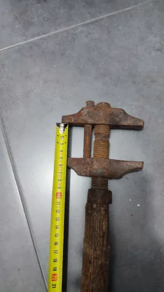 Llave inglesa antigua ajustable