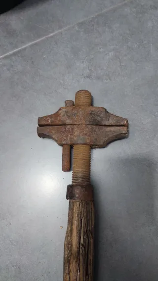 Llave inglesa antigua ajustable