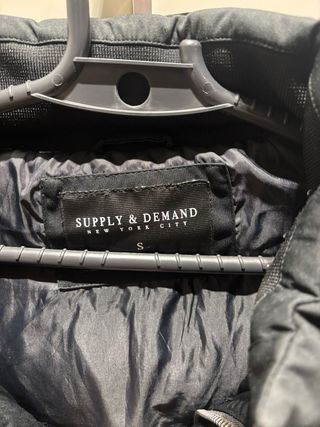 Plumas Supply & Demand Negro