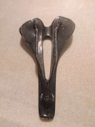 Sillín de carbono para bicicleta