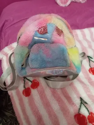 Mochila peluche arcoíris