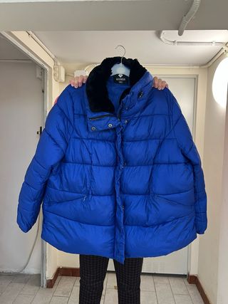 Abrigo acolchado azul