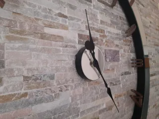 Reloj de Pared Grande con Números Romanos