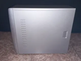 1x Torre PC de Sobremesa + 1x Disquetera (Sony)