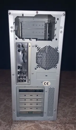 1x Torre PC de Sobremesa + 1x Disquetera (Sony)