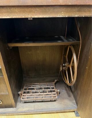 Máquina de coser Sigma con mueble