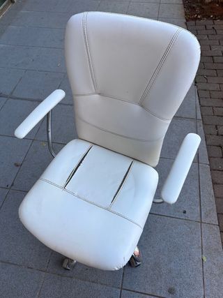 Silla de oficina blanca