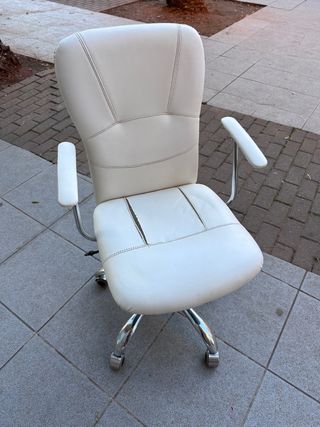 Silla de oficina blanca