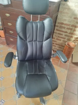 Sillón de oficina ergonómico negro