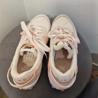 Zapatillas Nike Mujer Beige y Rosa