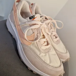 Zapatillas Nike Mujer Beige y Rosa